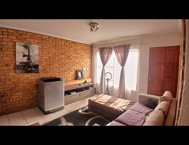 2 BEDROOM SECTIONAL TITLE FOR SALE IN FINSBURY